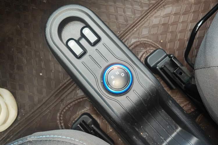 Used Wuling Hongguang MINIEV 2020 Lite Version Lithium Iron Phosphate Gear Lever