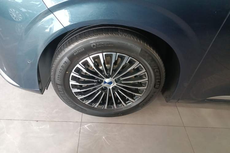 Used Denza D9 2022 DM-i 970 Four-Wheel Drive Flagship Model
