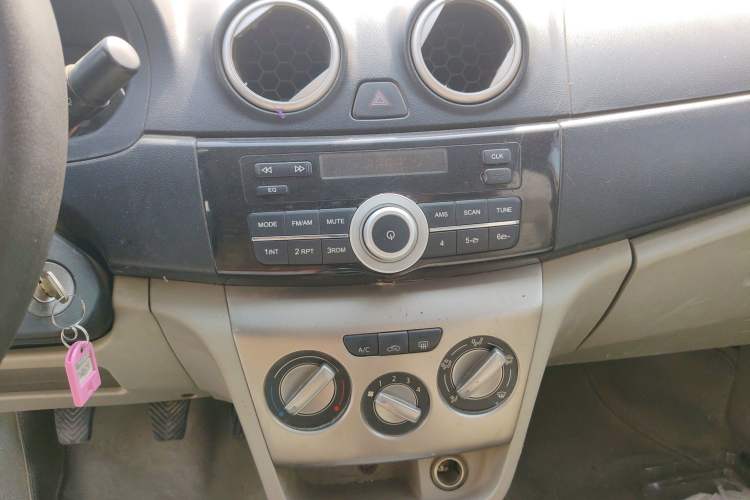Used CHANGAN Alsvin V3 2012 1.3L Manual Comfort Version China IV Standard Audio And AC Panel