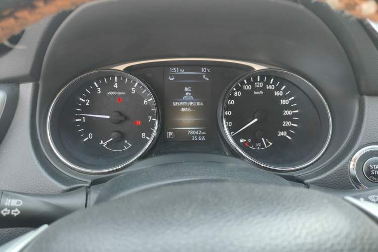 Used Nissan X-Trail 2014 2.5L CVT Luxury Edition 4WD
