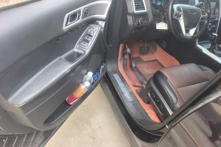 Used Ford Explorer 2013 3.5L Deluxe Model
