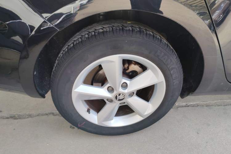 Used Skoda Octavia 2015 1.6L Automatic Yijie Edition Right Rear Wheel Hub