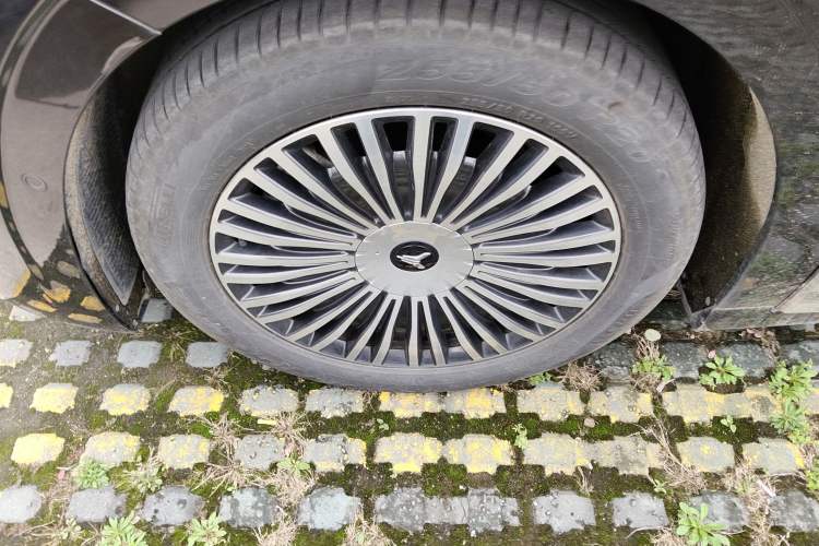 Used VOYAH Dream 2025 PHEV Four-Wheel-Drive Flagship Version – Qiankun Edition Left Front Wheel Hub