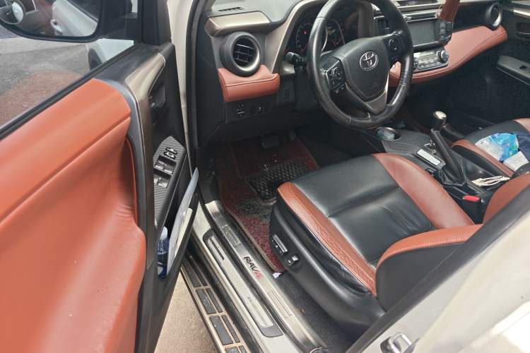 Used Toyota RAV4 2013 2.5L Automatic 4x4 Elite Edition Driver Seat