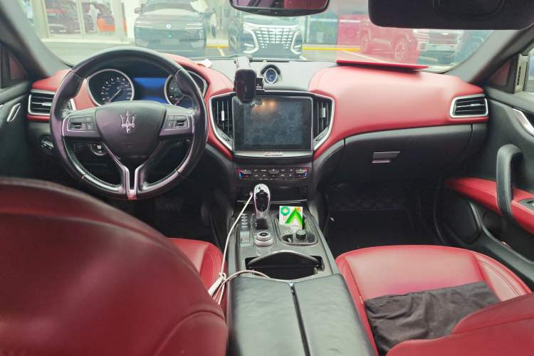 Used Maserati Ghibli 2018 Revised Version 3.0T Standard Edition Center Console