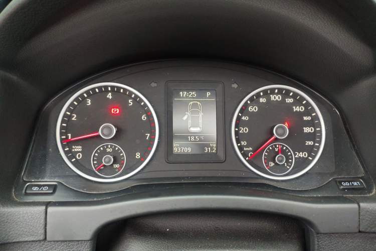 Used Volkswagen Tiguan 2017 300TSI Automatic Two-Wheel Drive Silk Road Comfort Edition Instrument Cluster