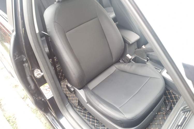 Used Volkswagen Lavida 2015 1.6L Automatic Fashion Edition Right Front Seat