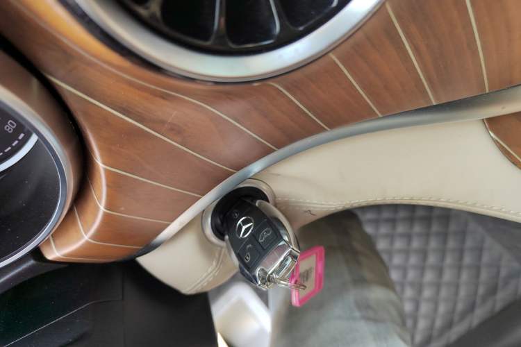 Used Mercedes-Benz V-Class 2016 V 260 Avantgarde Edition
