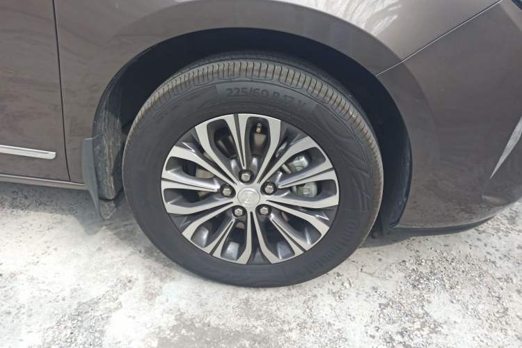 Used Buick GL8 2020 Land Business Class 652T Luxury Model Right Front Wheel Hub