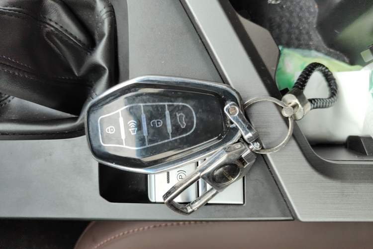 Used JETOUR X90 PLUS 2023 Revised 1.5T Manual 7-Seater Family Van Vehicle Key