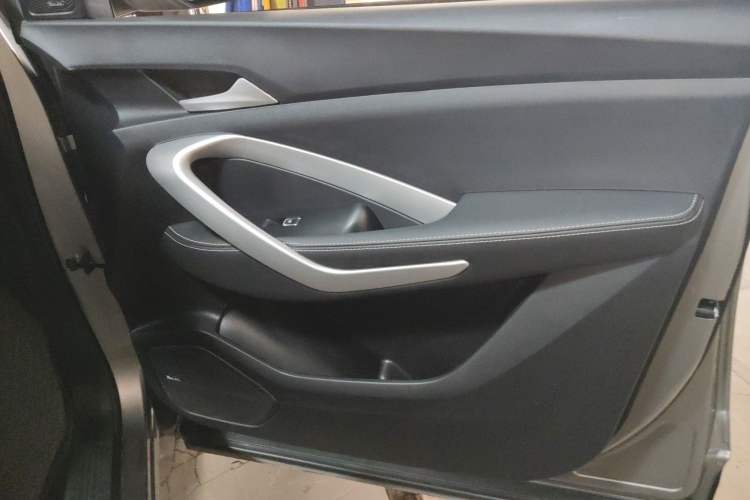 Used Baojun 530 2021 Global Car Anniversary Edition 1.5T CVT Prestige Connected Model 7 Seats
