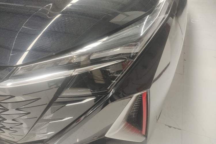 Used CHANGAN OSHAN Z6 2023 Blue Whale 1.5T DCT Smart Luxury Model