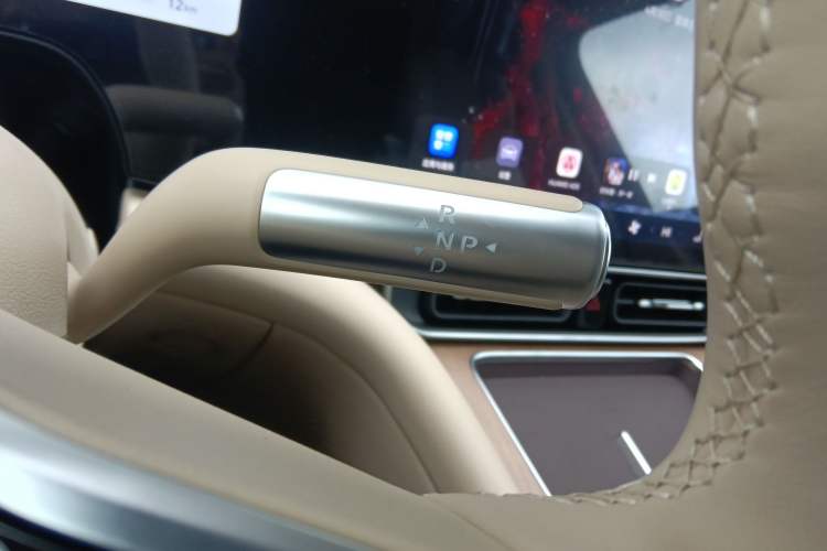 Used Hima AITO M9 2025 Extended-Range Ultra Version 52 kWh 6-Seater Gear Lever