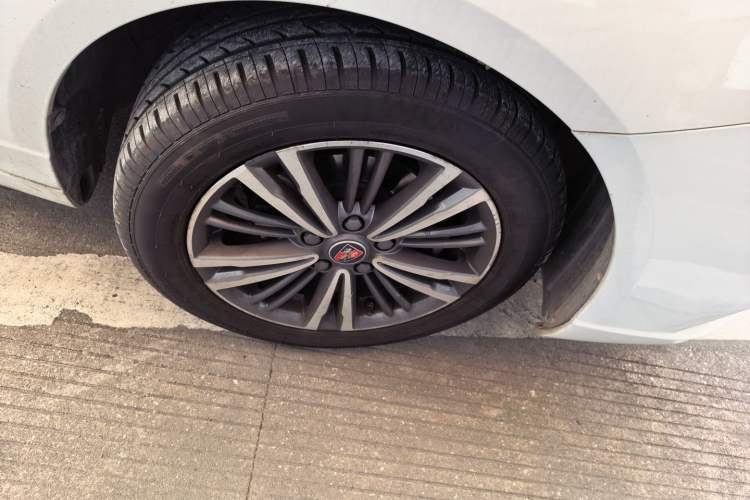 Used Roewe i5 2019 1.5L Manual 4G Connectable Langhao Edition Right Front Wheel Hub