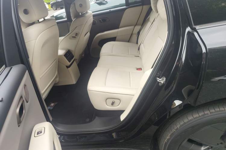 Used Li Auto i6 2025 Model Two-Wheel-Drive Standard Type
