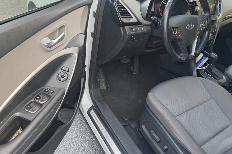 Used Hyundai Grand SantaFe 2015 2.2T 7-Seater Two-Wheel-Drive Zhi Ling Limited Edition