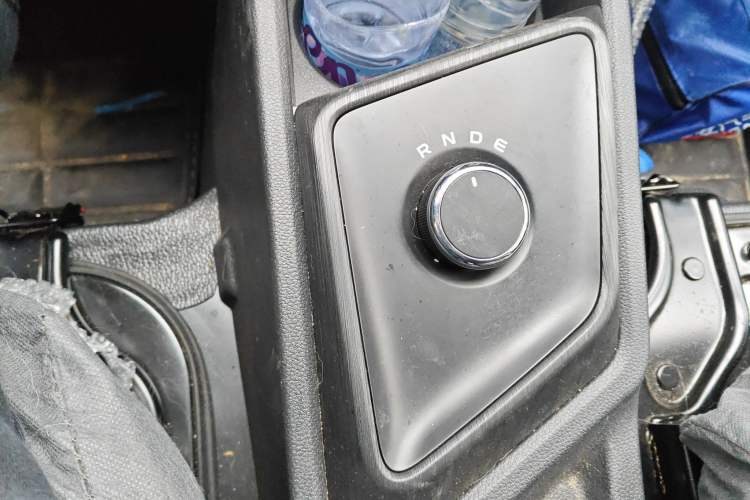 Used Chana Ruixing EM60 2025 Passenger Version Comfort Model 6 Seats 300 km Liftback Door
