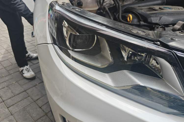 Used Volkswagen Tiguan 2017 300TSI Automatic Two-Wheel Drive Silk Road Comfort Edition Right Front Headlight