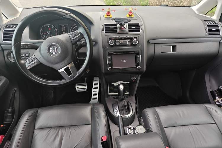 Used Volkswagen Touran 2015 1.4T DSG Flagship Edition 5-seater Center Console