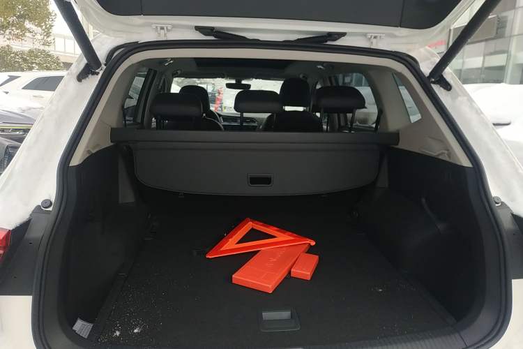 Used Volkswagen Tiguan L 2019 Revised 330TSI Automatic Two-Wheel Drive Smart & Luxury Edition China VI Standard