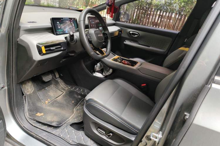 Used AION Y 2021 70 Enjoyment Tech Edition Left Front Seat