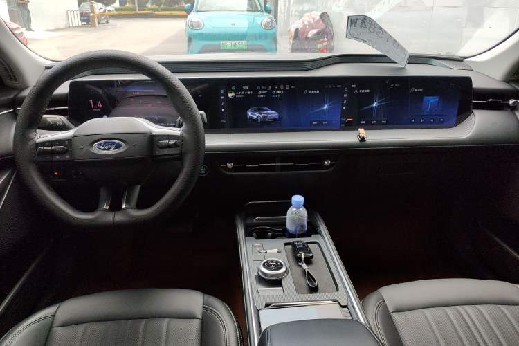 Used Ford Mondeo 2025 2.0T EcoBoost Luxury Version Center Console