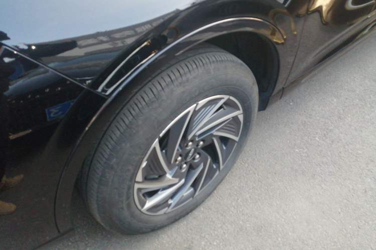 Used Lincoln Corsair 2024 1.5T Two-Wheel Drive Deluxe Hybrid Version Left Front Wheel Hub