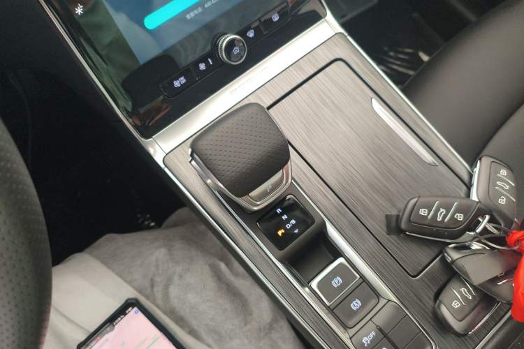 Used Roewe RX5 2025 PLUS 330TGI Automatic Trendsetting Smart Edition Gear Lever