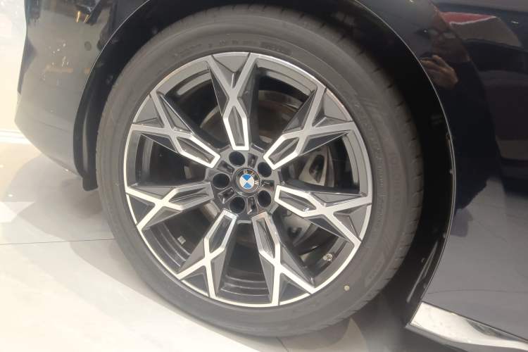 Used BMW 7 Series 2023 735Li Luxury Package
