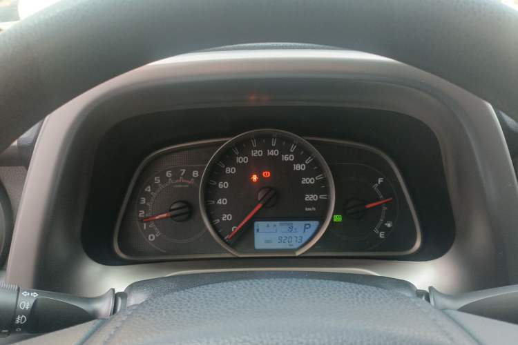 Used Toyota RAV4 2016 2.0L CVT Two-Wheel Drive Fashion Edition China V Standard
