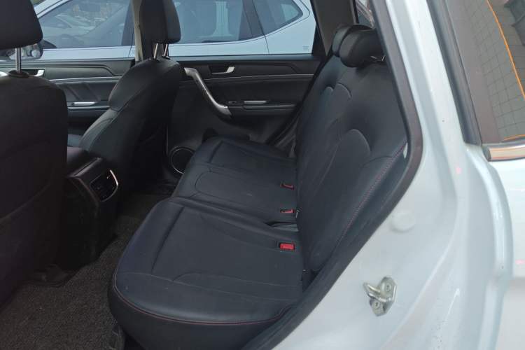 Used Haval M6 2019 1.5T Manual Two-Wheel Drive Elite Version China VI Standard Left Rear Seat