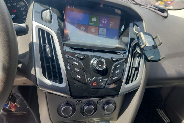 Used Ford Focus 2012 Sedan 1.6L Automatic Comfort Model Audio And AC Panel