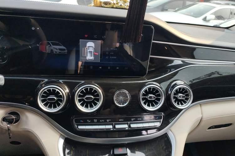 Used Mercedes-Benz Vito 2021 2.0T Business Version 7 Seats Audio And AC Panel