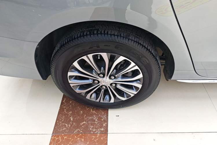 Used Buick GL8 2023 Land Executive Class Smart Enjoyment Model Right Rear Wheel Hub