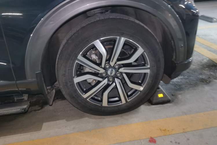 Used Ford Explorer 2023 EcoBoost 285 Four-Wheel Drive Titanium Edition 6 Seats