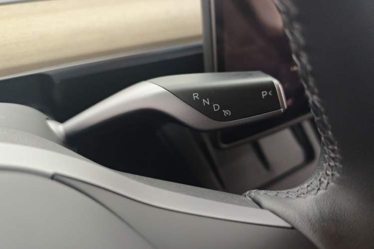 Used Tesla Model Y 2023 Long-Range All-Wheel-Drive Version
