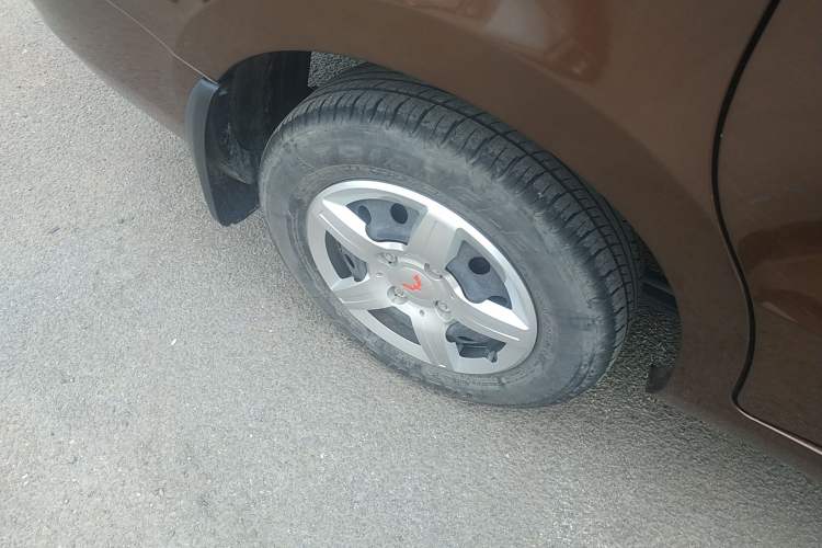 Used Wuling Hongguang 2021 1.5L S Base Version LAR Right Rear Wheel Hub