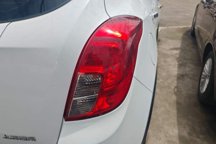 Used Buick Encore 2015 1.4T Automatic Two-Wheel Drive Urban Leading Model Right Rear Taillight