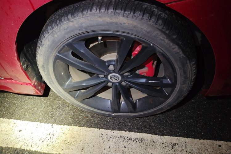 Used MG 6 2019 20T Automatic Trophy 10th Anniversary Edition Right Front Wheel Hub