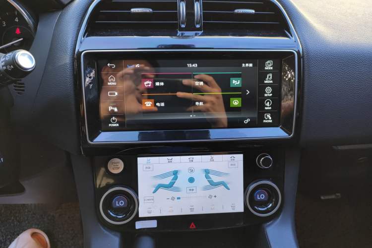 Used Jaguar F-PACE 2018 2.0T Four-Wheel Drive Urban Luxury Edition Audio And AC Panel