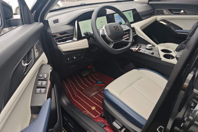 Used SOL X8 PLUS 2023 1.5 TGDI DCT Smart Home Edition 7-Seater