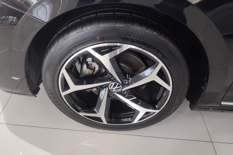 Used Volkswagen Passat 2023 Revised 330TSI Starry Elite Edition Left Front Wheel Hub