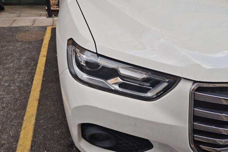 Used Haval H2s 2017 Red-Label 1.5T Dual-Clutch Comfort Model Right Front Headlight