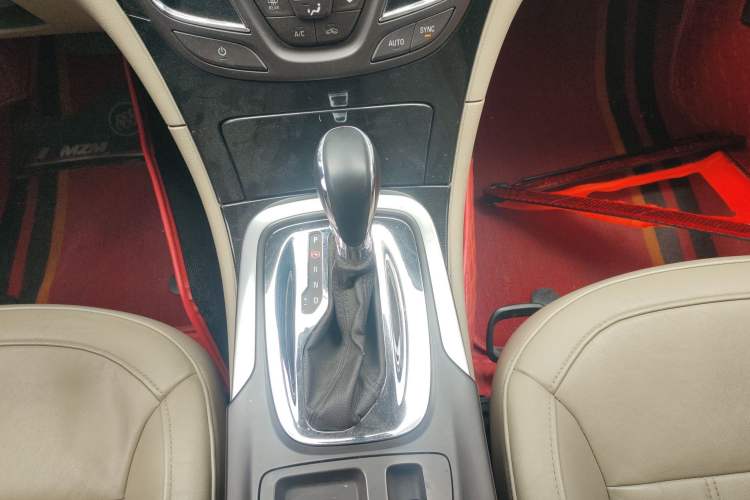 Used Buick Regal 2015 2.0L Elite Fashion Edition Gear Lever