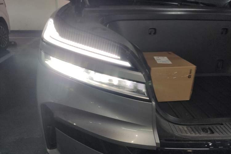 Used ONVO Luxeed L90 2025 Model—Max Six-Seater Version
