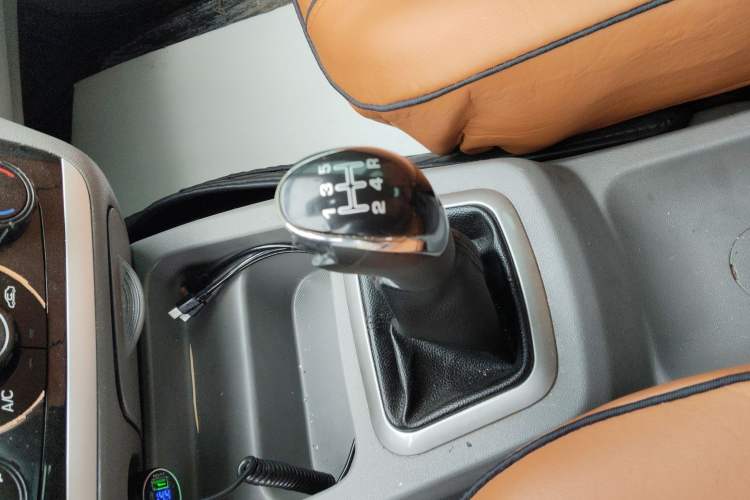 Used BAIC Weiwang M20 2014 1.5L Comfort Version BJ415B Gear Lever