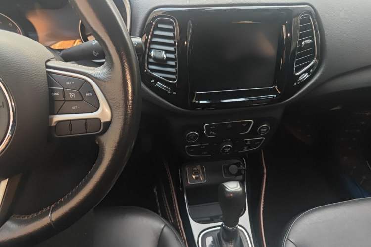 Used Jeep Compass 2019 220T Automatic Family Edition
