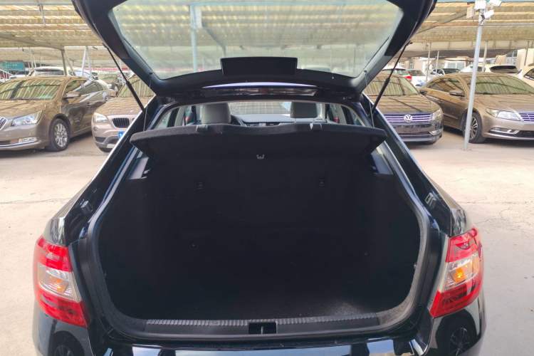 Used Skoda Octavia 2015 1.6L Automatic Yijie Edition Trunk