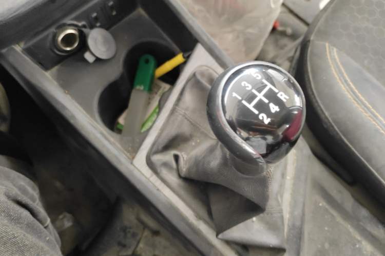 Used CHANGAN KAICHENG Ruixing M60 2023 1.6L CNG Comfort-Grade 6-Seater Passenger Vehicle Gear Lever