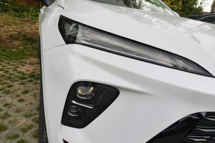 Used Buick Envision 2026 Model Equinox Plus 28T Two-Wheel-Drive Platinum Edition Right Front Headlight